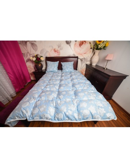 Pilota Pernador cu 15% puf si pana de gasca, 200x220 cm, Albastra cu trandafiri argintii