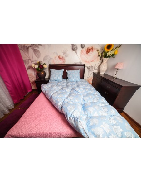 Pilota Pernador cu 15% puf si pana de gasca, 180x200 cm, Albastra cu trandafiri argintii