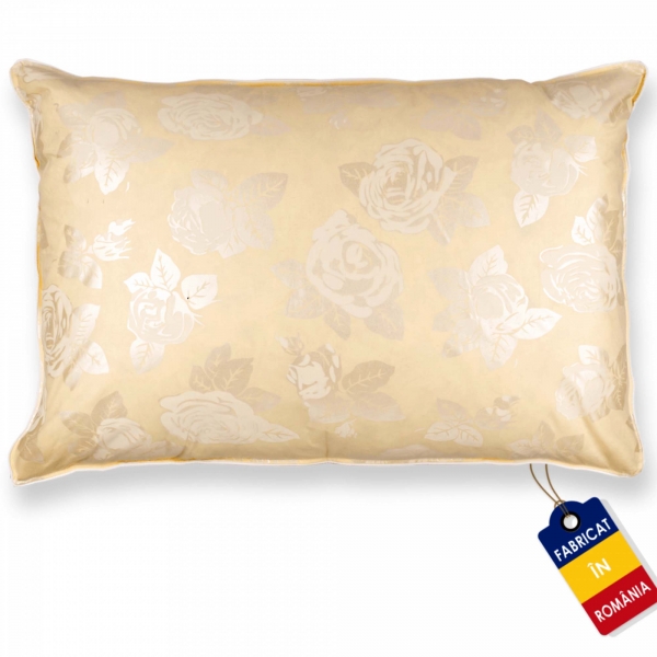 Perna Pernador cu puf si pana de gasca, 40x60 cm, Crem cu trandafiri argintii