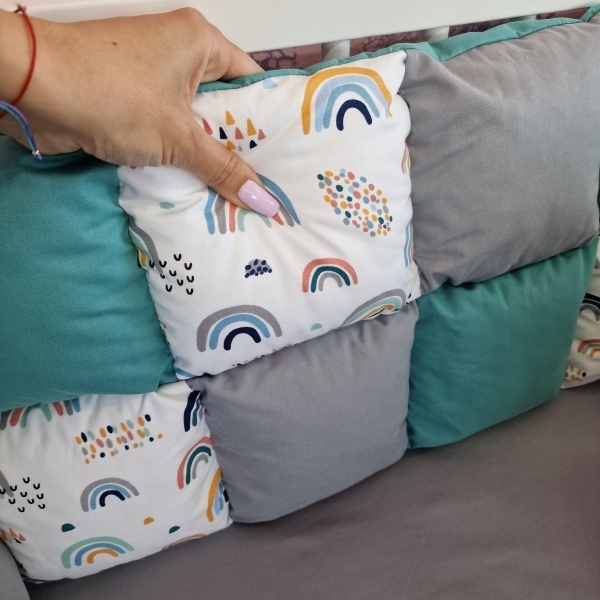 Aparatori de patut tip Patchwork gri cu turcoaz si curcubeu