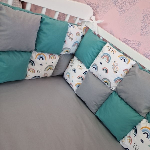 Aparatori de patut tip Patchwork gri cu turcoaz si curcubeu