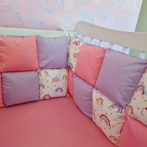 Aparatori de patut tip Patchwork mov cu roz si curcubeu