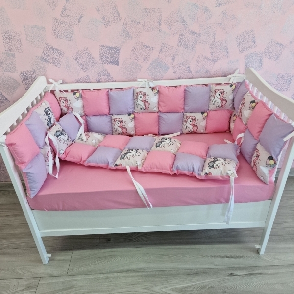 Aparatori de patut tip Patchwork mov cu roz si unicorn gri