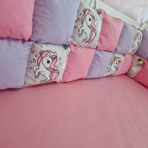 Aparatori de patut tip Patchwork mov cu roz si unicorn gri