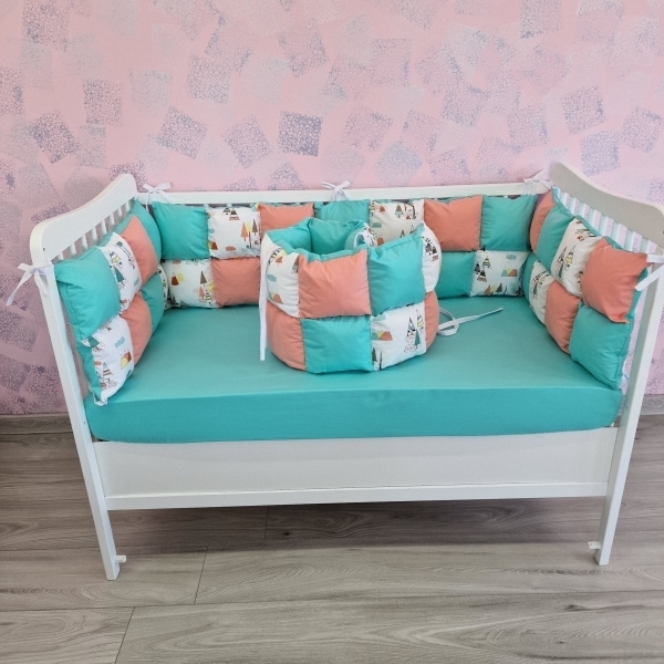 Aparatori de patut tip Patchwork roz cu turcoaz si braduti