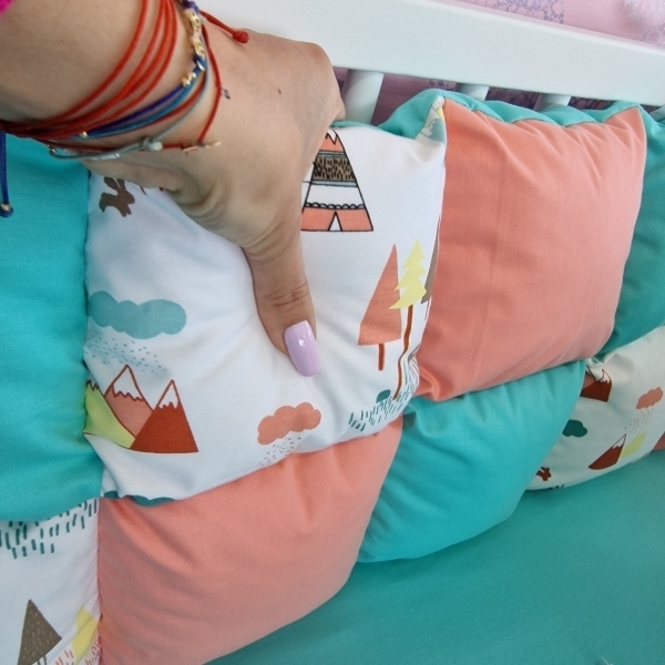 Aparatori de patut tip Patchwork roz cu turcoaz si braduti