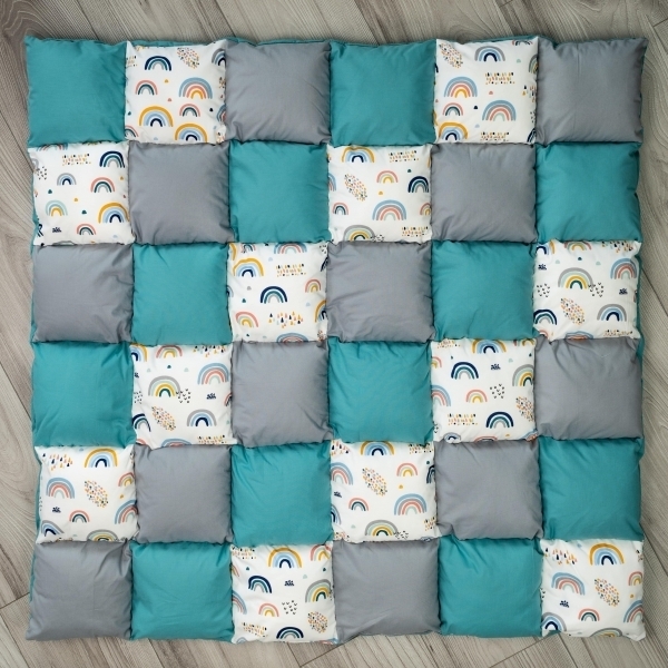 Cortulet de joaca Teepee 105 x 105cm cu salteluta, gri cu turcoaz si curcubeu