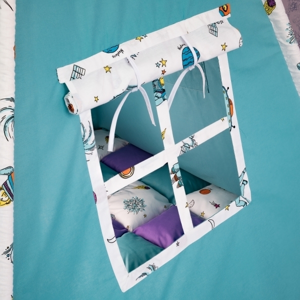 Cortulet de joaca Teepee 105 x 105cm cu salteluta, turcoaz cu mov si planete