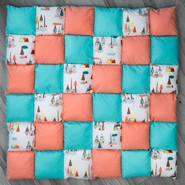 Cort de joaca Teepee, portocaliu pudra cu turcoaz si brazi